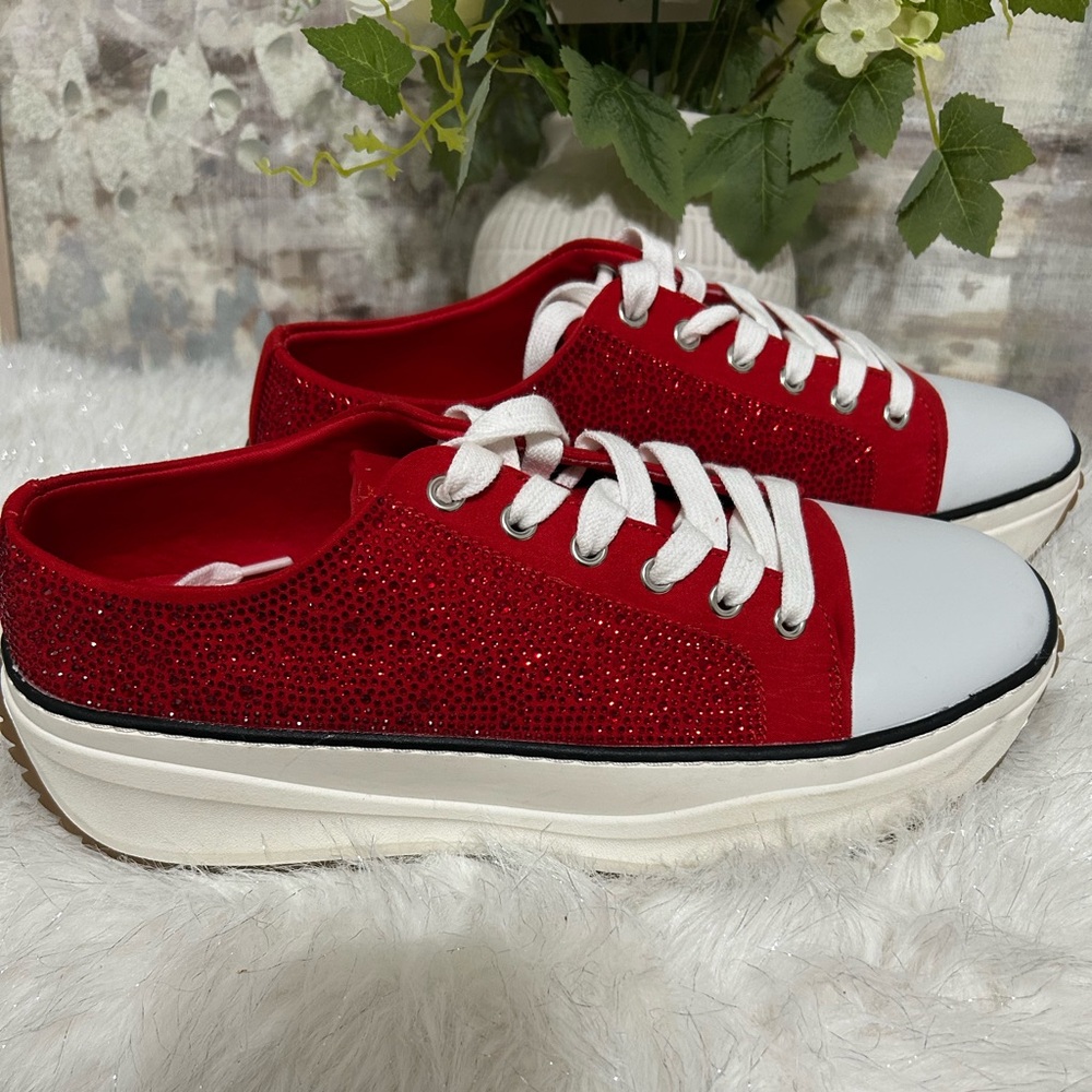 NEW Wild Pair Size 12W, Stylish Red Low-topS neakers for Women